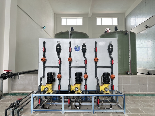 Machine de dosage chimique intégrée pour le traitement de l'eau rationalisée avec PAC KMnO4 Polymère
